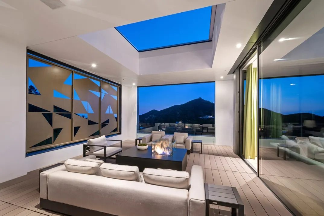 15bdb93535bd41dab754ac93eb98345d lg