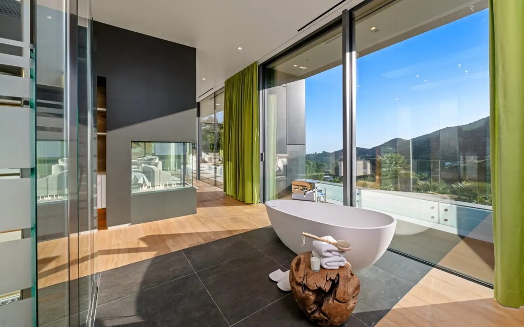 218eb23f5039407a989923ac036d6a3a lg