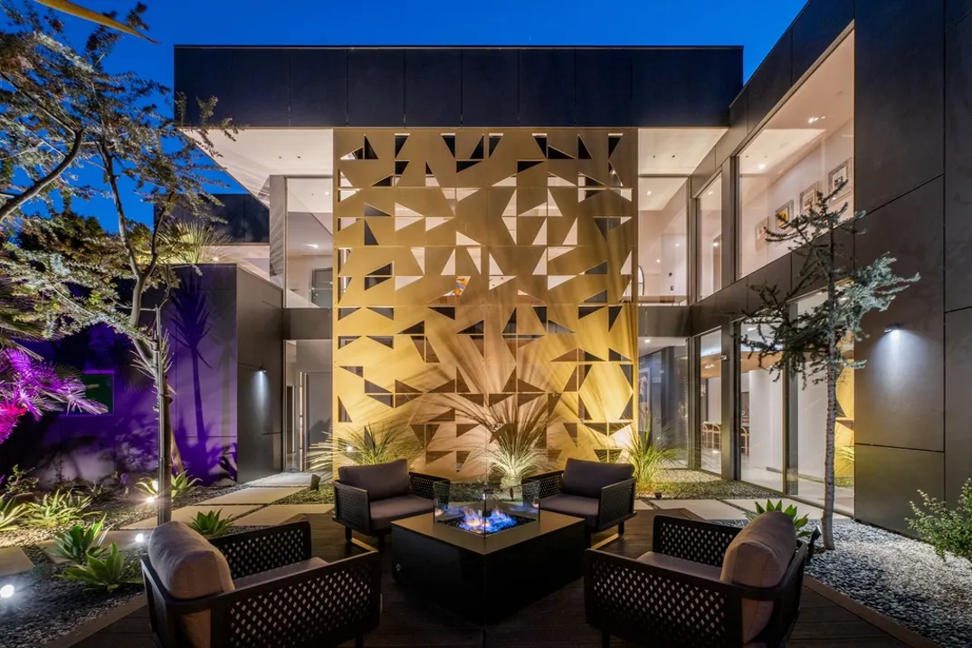 4d47eef4bcc54348841a28b5f293f7eb lg