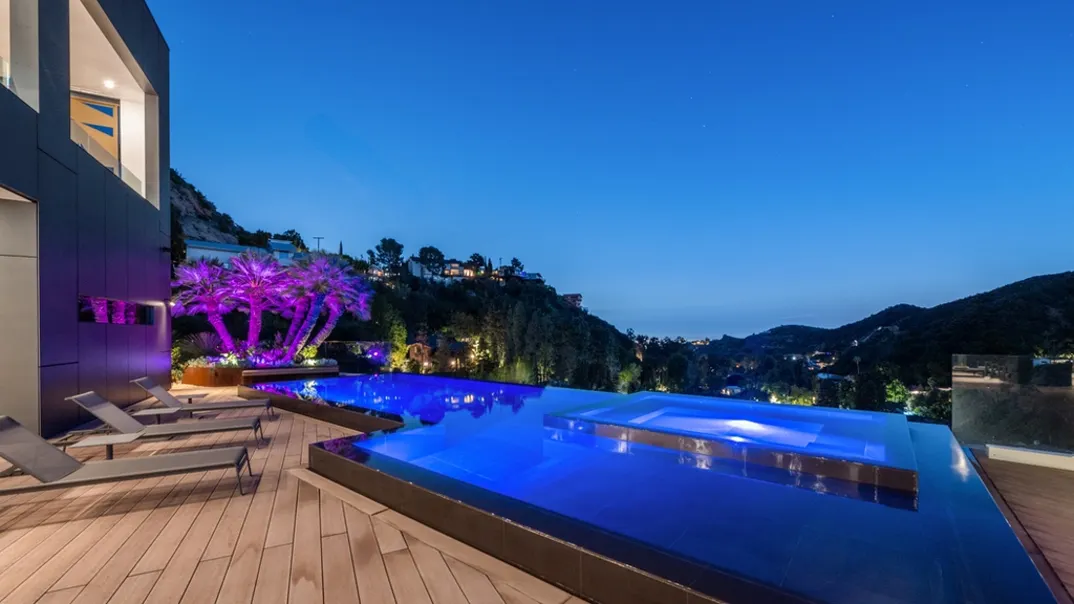 ca6af0bc42524d7bb0a13293279eac43 lg