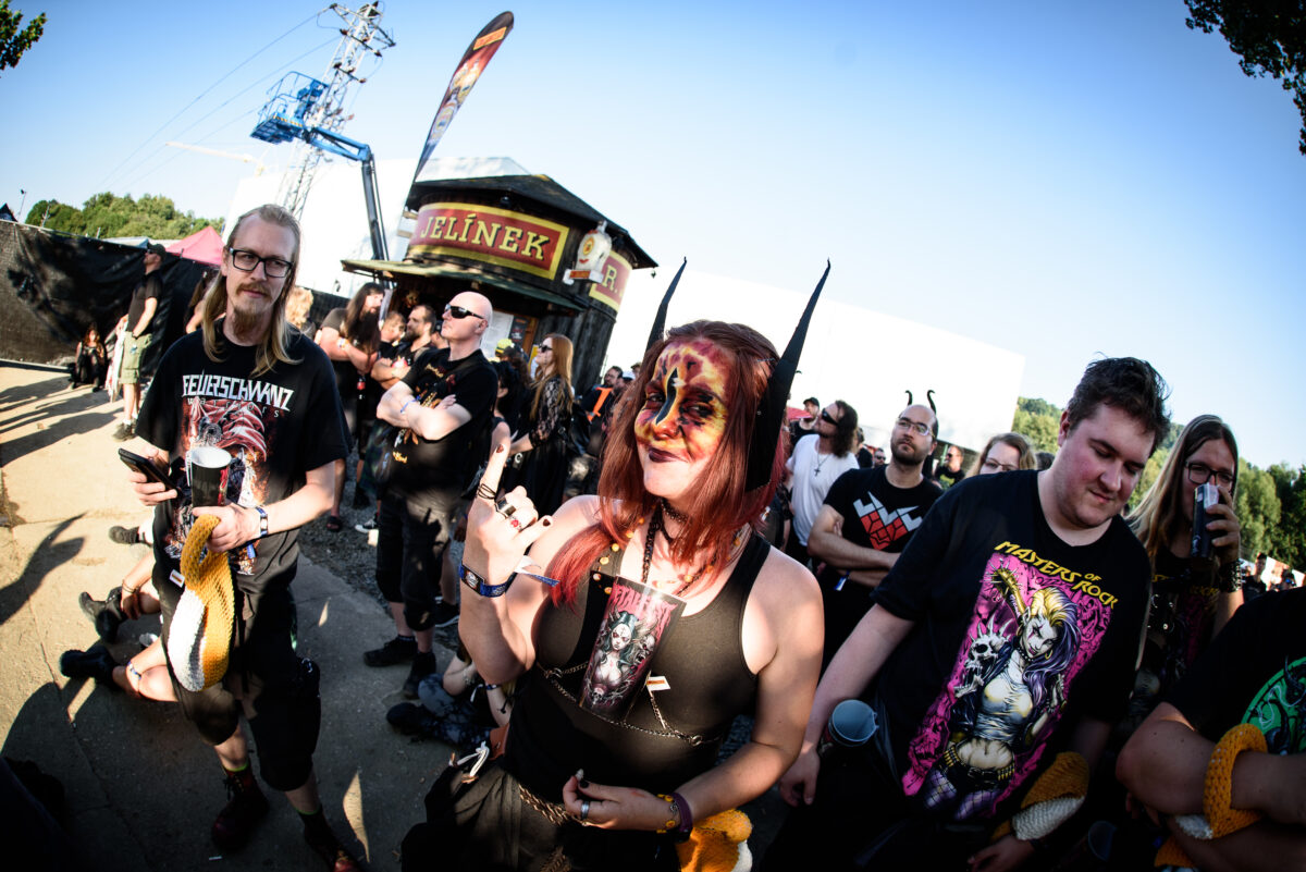 Fans 42