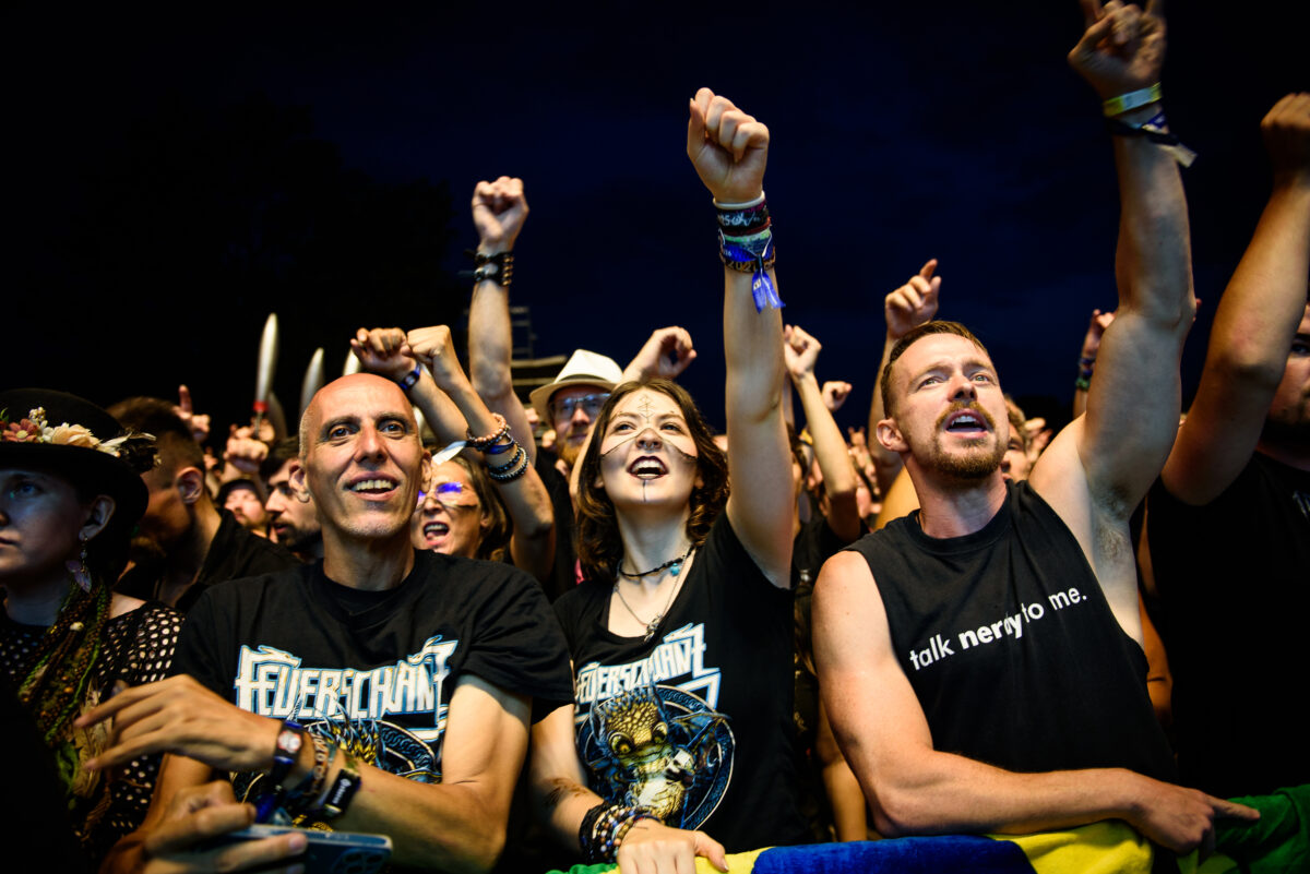 Fans 52