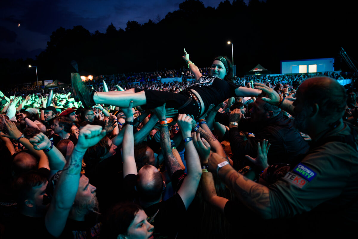 Fans 56