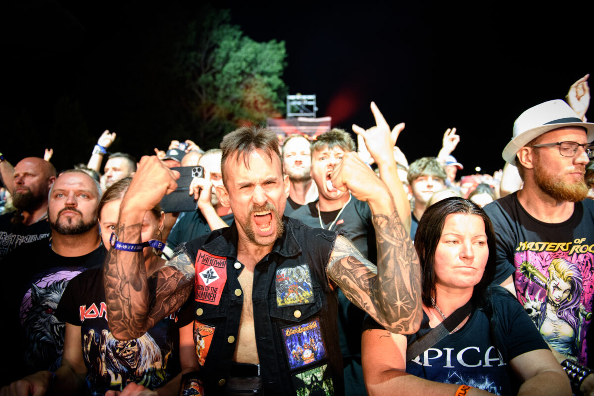 Fans 59