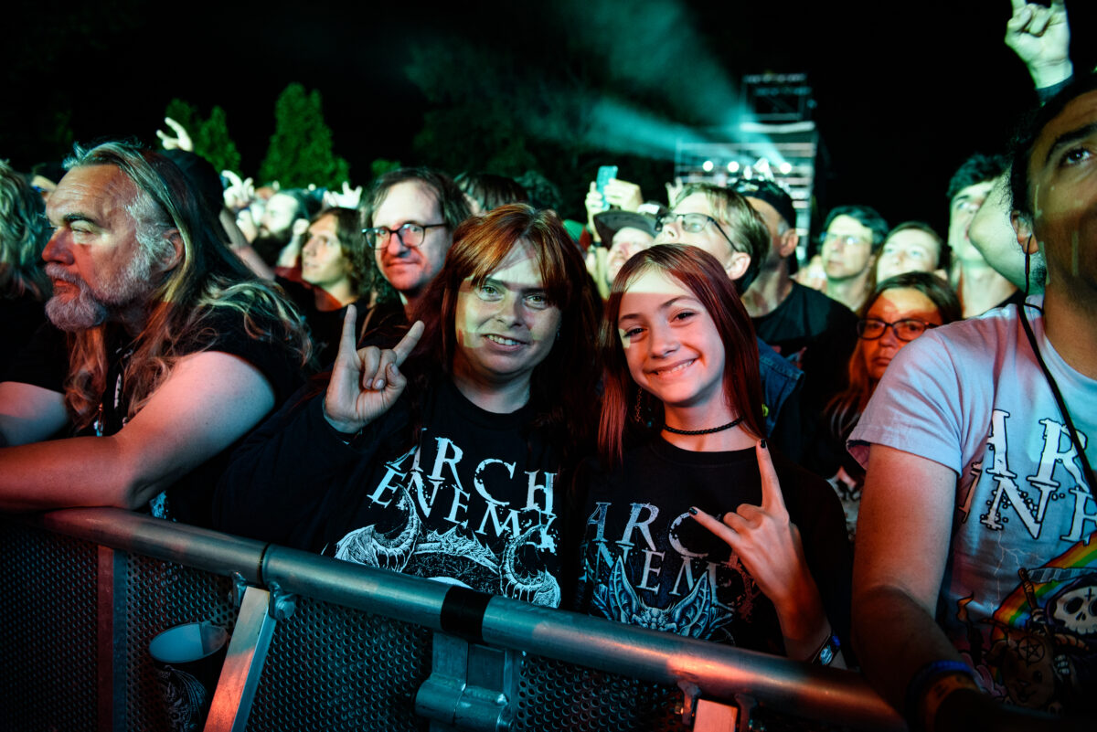 Fans 63