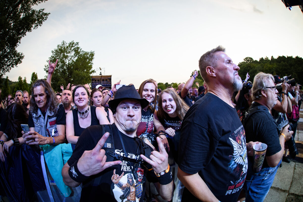 Fans 9