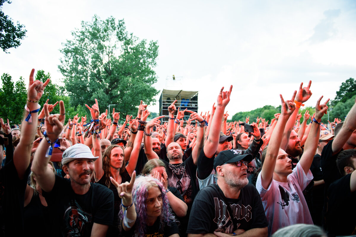 Fans 19